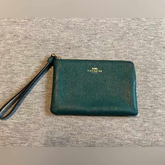 Green Coach pebbled leather wristlet - Picture 1 of 1